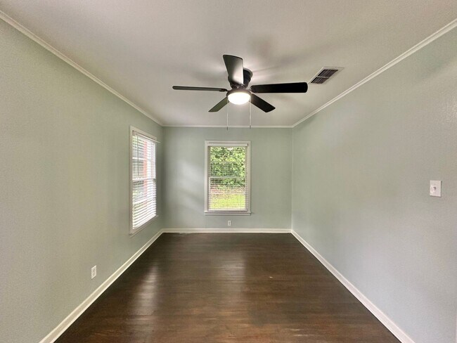 Building Photo - Updated 3-Bedroom Home Near TJC & Medical District!