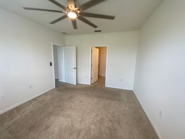 Building Photo - 4/2 Home in Haines City