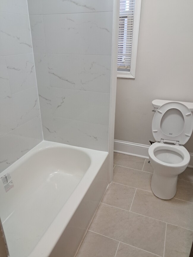 Building Photo - 941 Sargent Ave