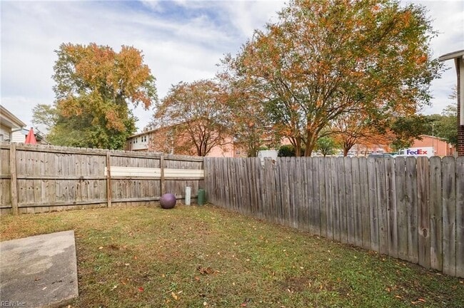 Building Photo - 578 Peregrine St