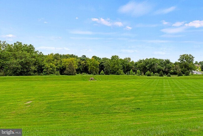 Building Photo - 2082 Deer Run Dr