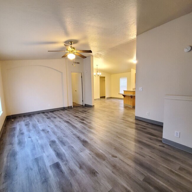 Building Photo - 31811 Begonia Ln