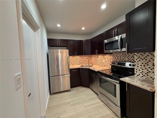 Building Photo - 2426 SE 17th St