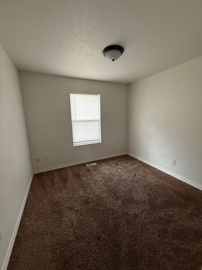 Building Photo - 225 Hudson Ave