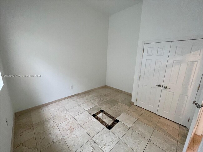 Building Photo - 335 Poinciana Island Dr