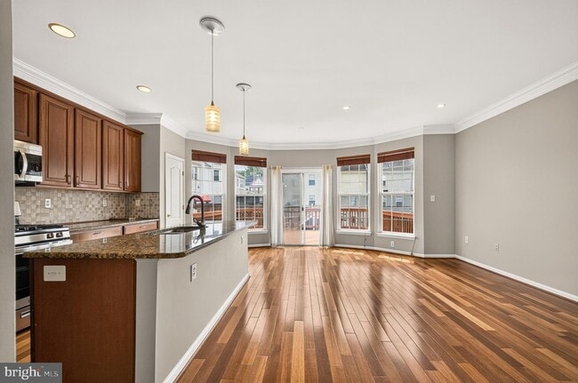 Building Photo - 6805 Oregano Ln