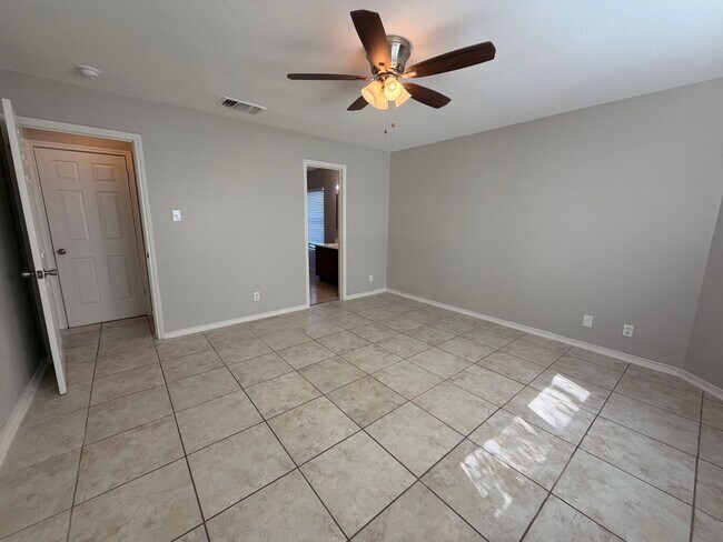 Building Photo - OPEN 3 BR W/ MASTER DOWN*STAINLESS STEEL APPLIANCES*FIREPLACE IN LIVING*TILED SHOWER*WALK-IN CLOS...