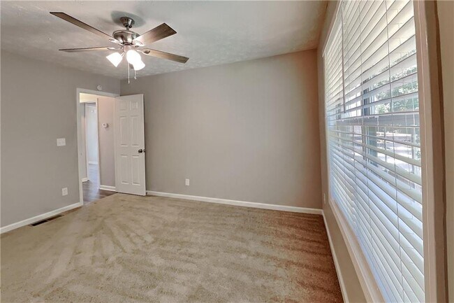 Building Photo - 1874 Manor Oak Ln NE
