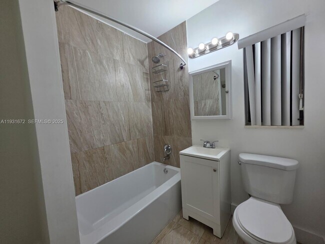 Building Photo - 1267 NE 117th St