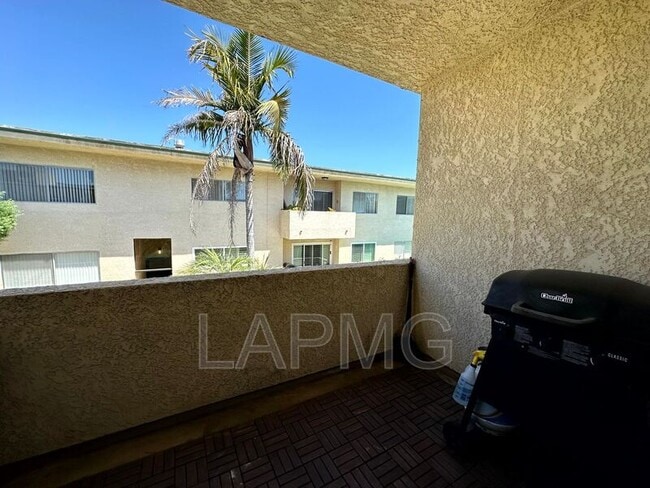 Building Photo - 5328 Newcastle Ave