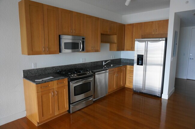 Building Photo - Large 1 Bed Loft with 20 Foot Wall of Glass City View at The VUE!