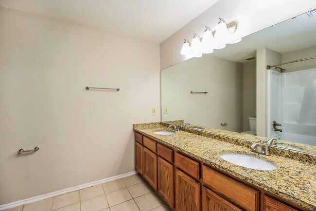 Building Photo - 16 N Greengate Dr
