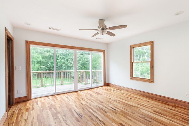 Building Photo - Spacious 6bd/3ba in Grant Park w/ Large Fenced in Backyard & Steps From the Park!