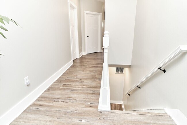 Building Photo - Fully Furnished 2BD Duplex in the Heart of...