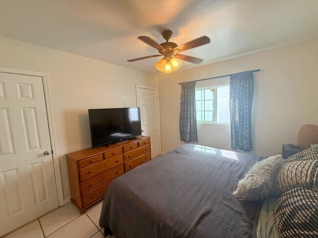 Building Photo - 1421 Grand Ave