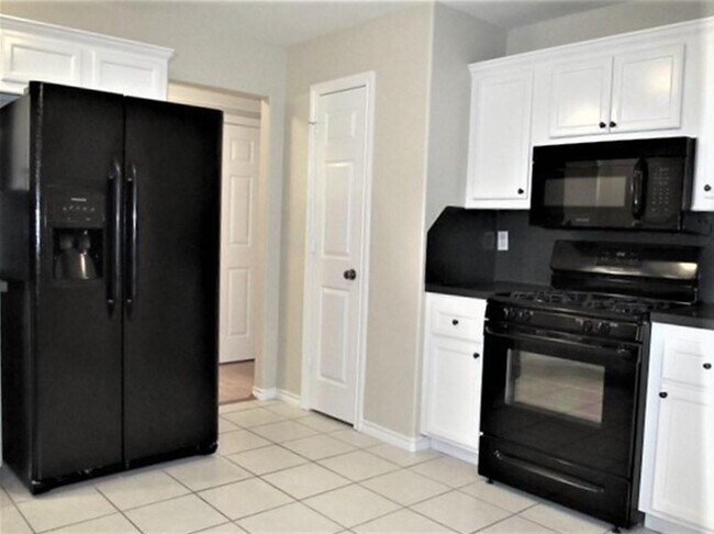 Building Photo - 7111 Nickaburr Creek Dr