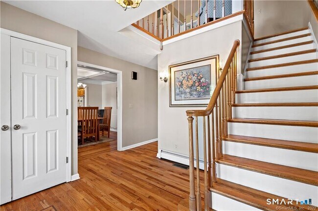 Building Photo - 8 Genesee Ln