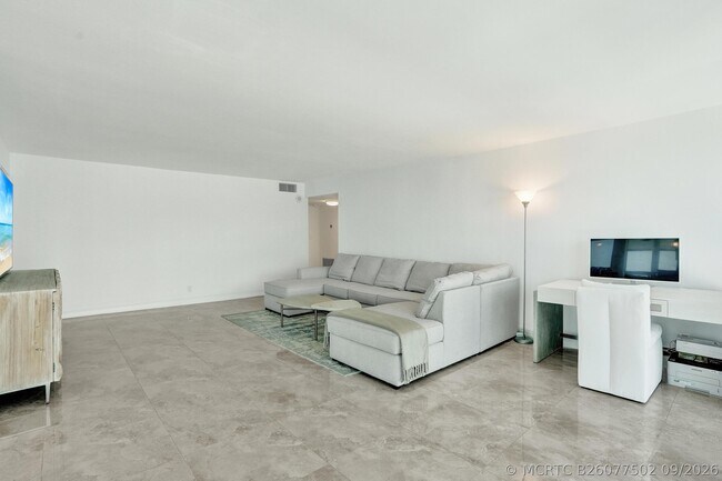 Building Photo - 1360 S Ocean Blvd