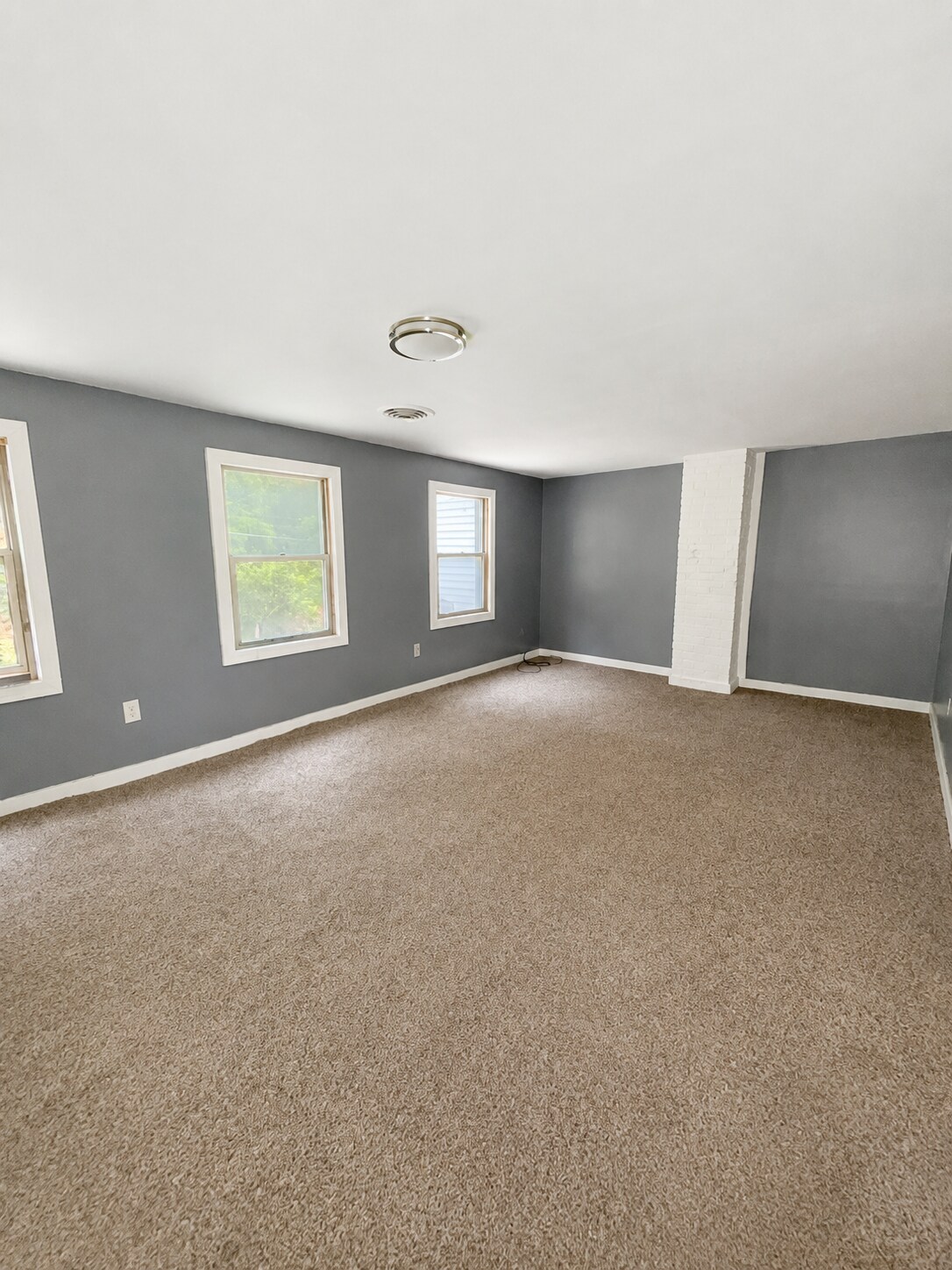 Building Photo - 735 Burden Ave