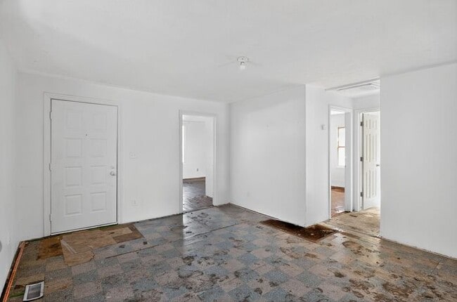 Building Photo - 2405 W 10th St