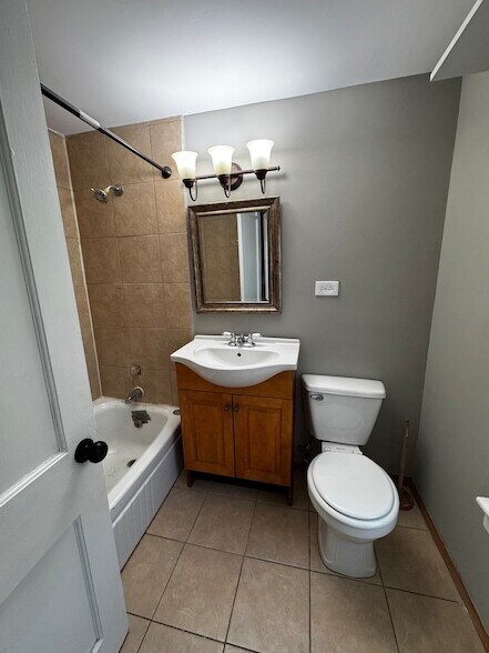 Building Photo - 1488 E Thacker St