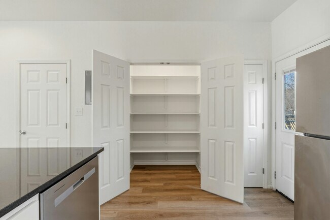 Building Photo - 707 Runnels Ave