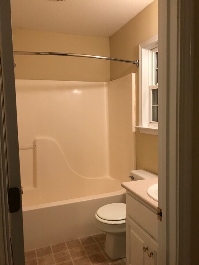 Building Photo - 5606 Landings Pkwy