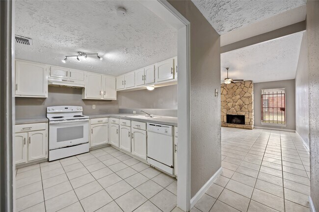 Building Photo - 12238 Wild Pine Dr