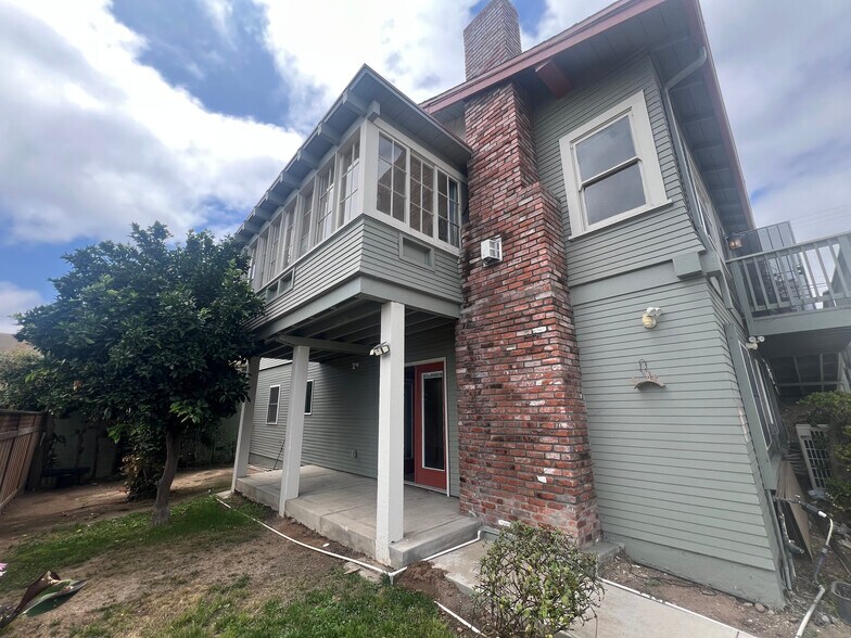 Building Photo - 1821 Cypress Ave