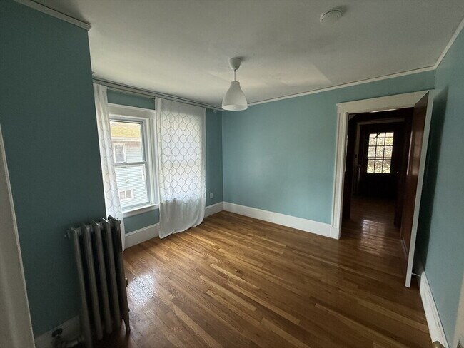 Building Photo - 135 Mills St