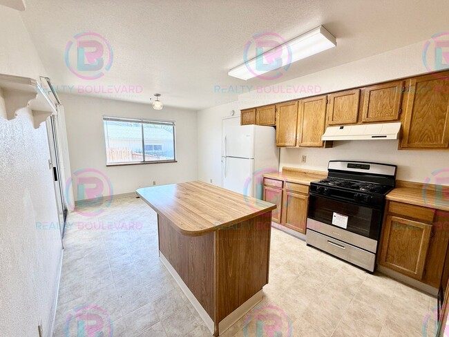 Building Photo - 1/2 Month Free!! 3BR/2BA Single-Story with...