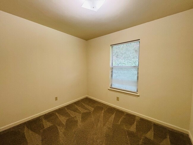 Building Photo - 208 Pheasant Run Dr