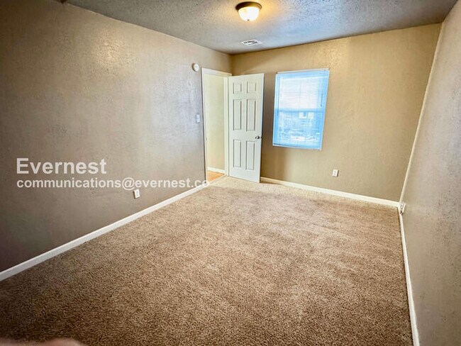 Building Photo - 917 S Urbana Ave