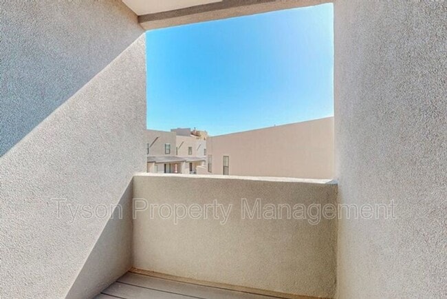 Building Photo - 4571 Villa Loma Ln NE