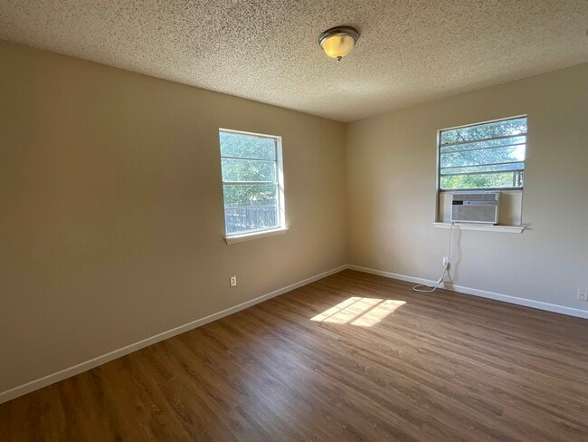 Building Photo - 802 Mildred Ave