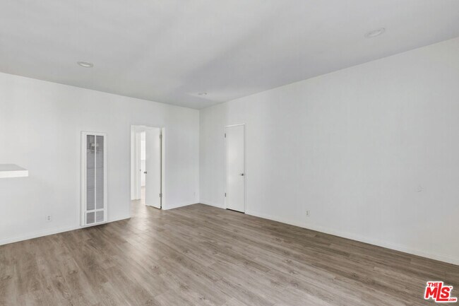 Building Photo - 11746 Goshen Ave