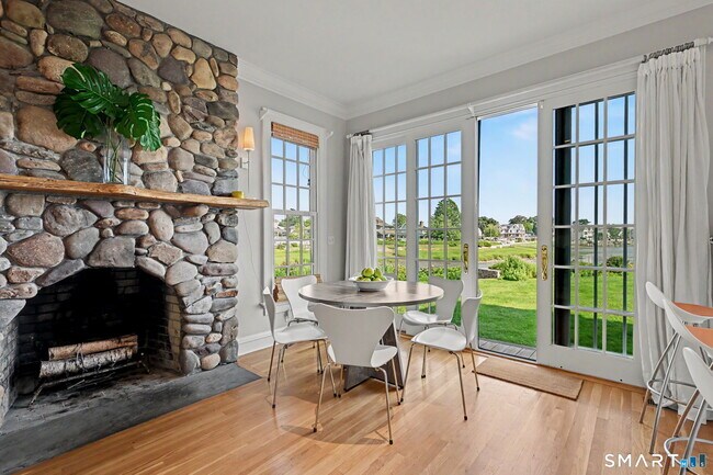 Building Photo - 71 Cove Ave