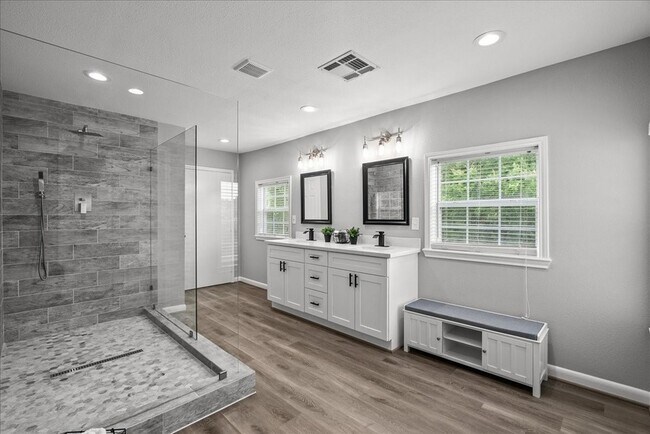 Building Photo - 401 Paradise Dr