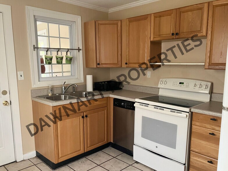 KITCHEN - 106 Sadler Court