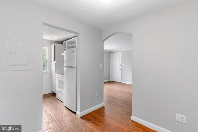 Building Photo - 702 S Arlington Mill Dr