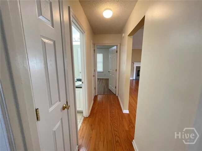 Building Photo - 102 Cormorant Way