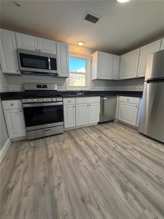 Building Photo - 14 Saratoga Ave