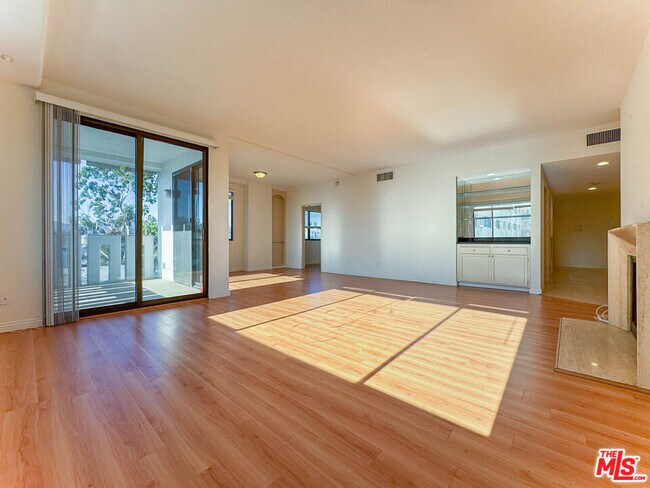 Building Photo - 1118 3rd St