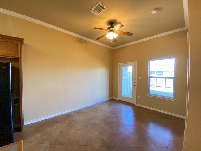 Building Photo - 684 Paso Fino St
