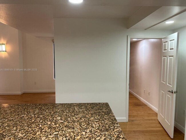 Building Photo - 888 Douglas Rd