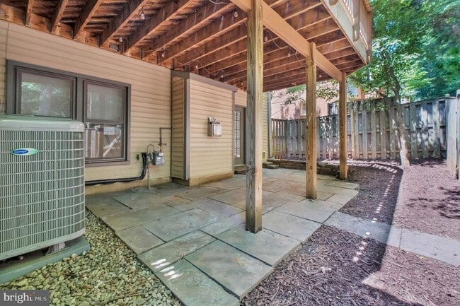Building Photo - 1023 Grand Oak Way