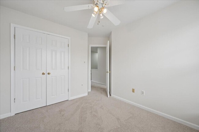 Building Photo - 442 Blossom Ln