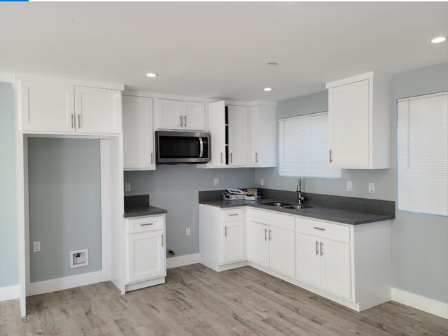 Building Photo - 33(1635)