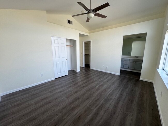 Building Photo - Beautiful 4 Bedroom House in Coffey Park A...