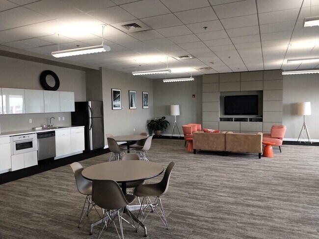 Building Photo - 156 Porter St